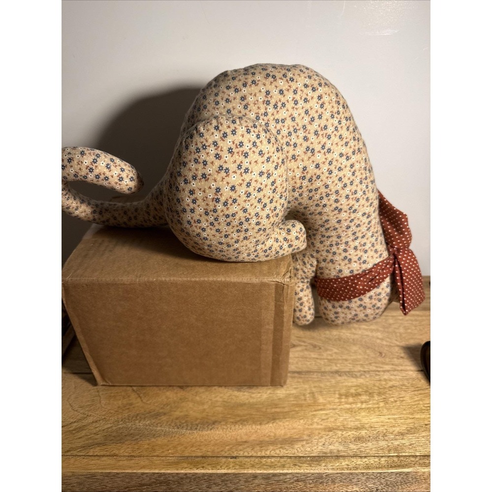 Country Primitive Fabric Peering Farm Cat Cabinet Sitter Brown, Tan & Blue